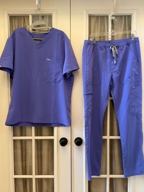 XL Men’s Top Medium Cairo Cargo Pants EUC